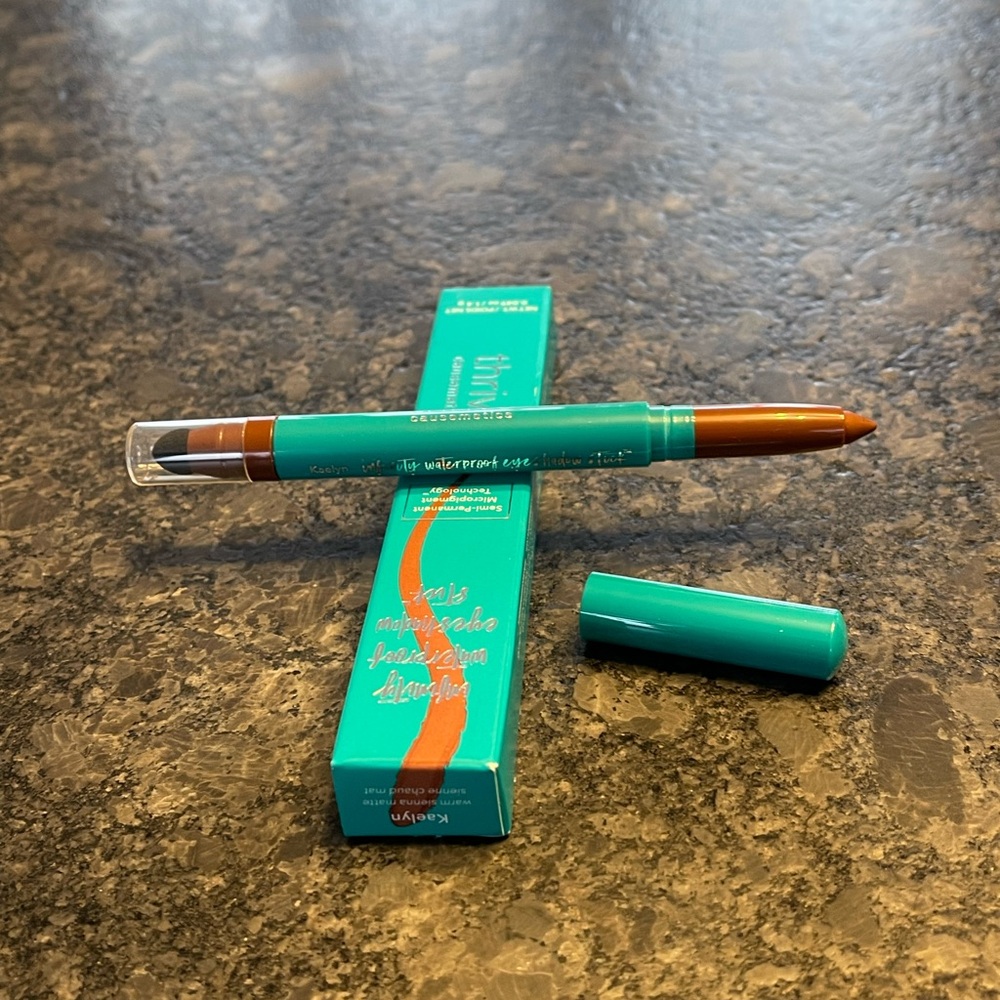 Thrive Causemetics Infinity Eyeshadow Stick in Kaelyn (warm sienna matte)